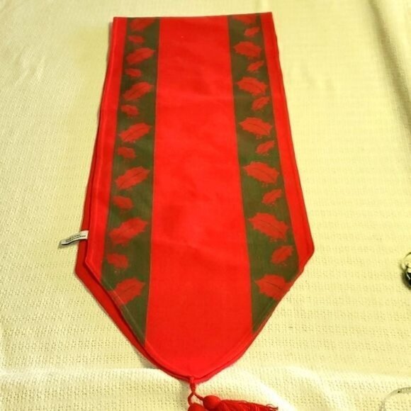 Wimpole Street Creations Sz 13"x72" Graphic Holiday Table Runner w Tassels - Picture 1 of 9